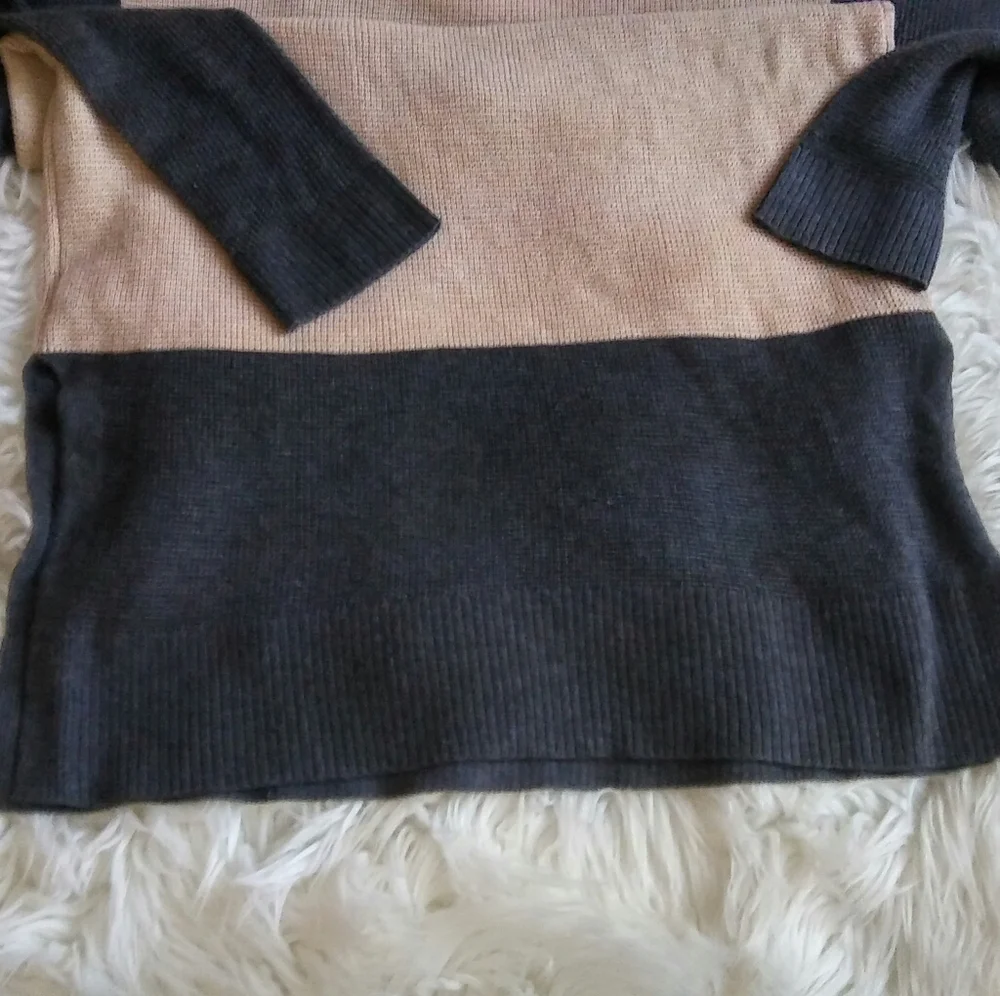 Vince Camuto Colorblock Waffle Knit V-Neck Sweater